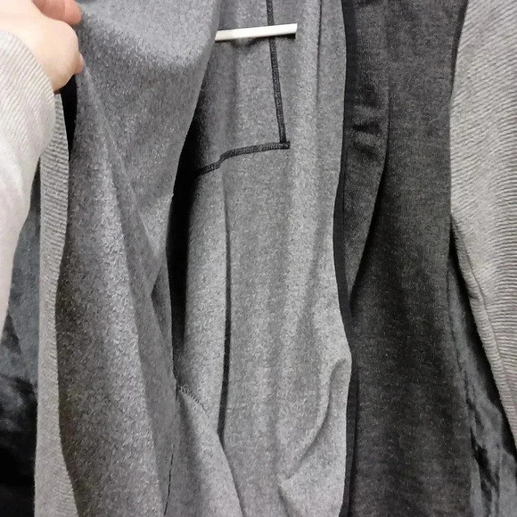 Studio One Black and Gray Cardigan - Picture 5 of 8